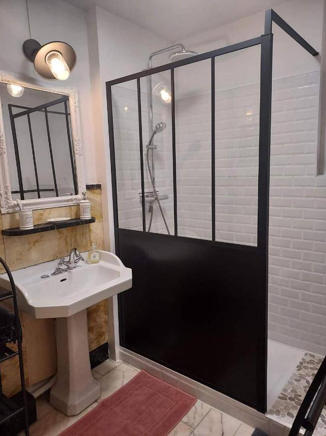 Appartement entier, Three-Bedroom Apartment in Maubeuge, Avesnes-sur-Helpe