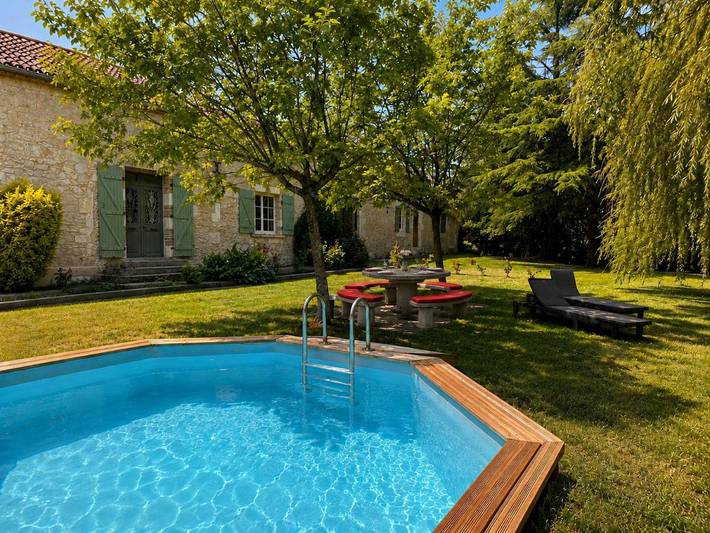 Location de vacances pour 6 personnes, avec Terrasse et Jacuzzi ainsi que Jardin et Piscine à Vic-Fezensac