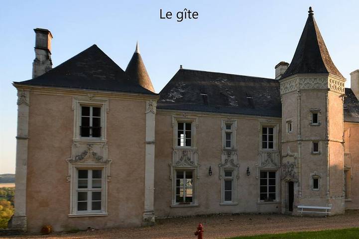 Gîte pour 12 personnes, avec jardin et jacuzzi dans Lavenay