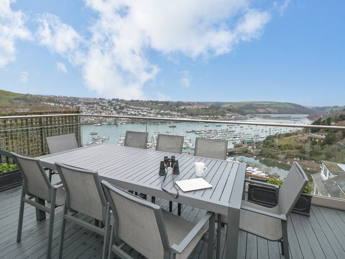 Cottage for 8 people, with Balcony and View in Kingswear