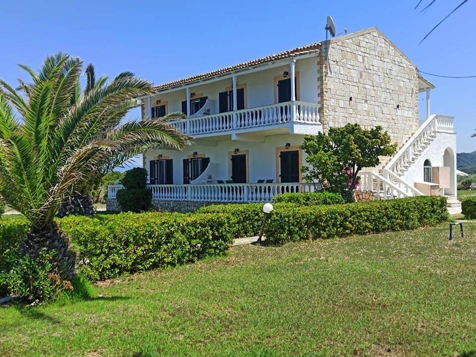 Elli Beach Apartments and Studios in Παραλία Αλμυρού, Κέρκυρα