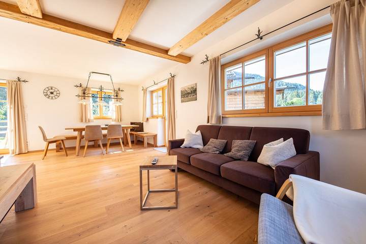 Ferienhaus für 6 Personen, mit Balkon und Terrasse sowie Garten und Ausblick in Farchant