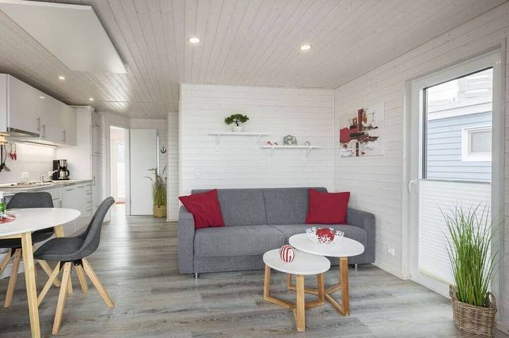 Hausboot für 4 Personen, mit Terrasse und Pool in Burgtiefe