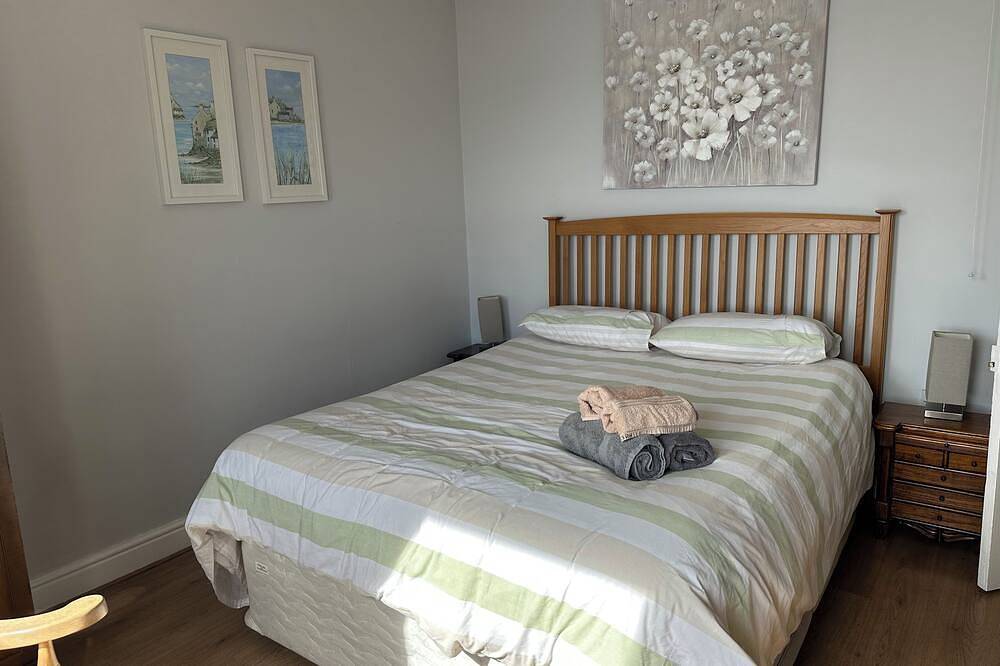 Large 5 Bedroom Sea Front Family Home in Aberdovey Village which sleeps 11. in Aberdyfi, Aberdovey