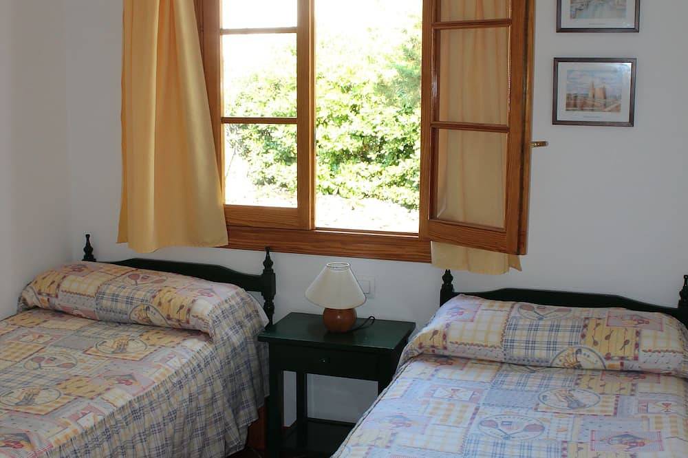 Villa met privézwembad goed gelegen in Cala Blanca, Ciutadella