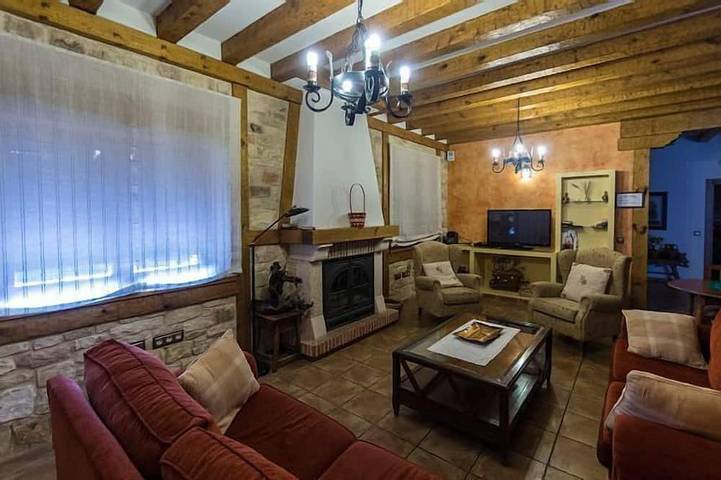 Gîte pour 12 personnes, avec jacuzzi et jardin - 1