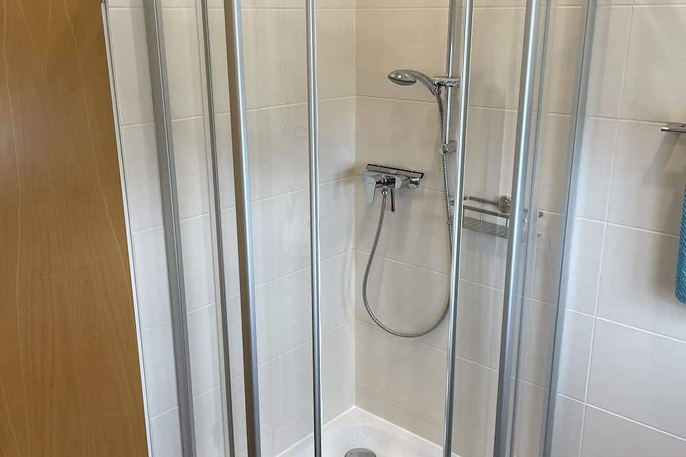 Ganze Wohnung, Superior Apartment mit Balkon in Forstern, Oberbayern