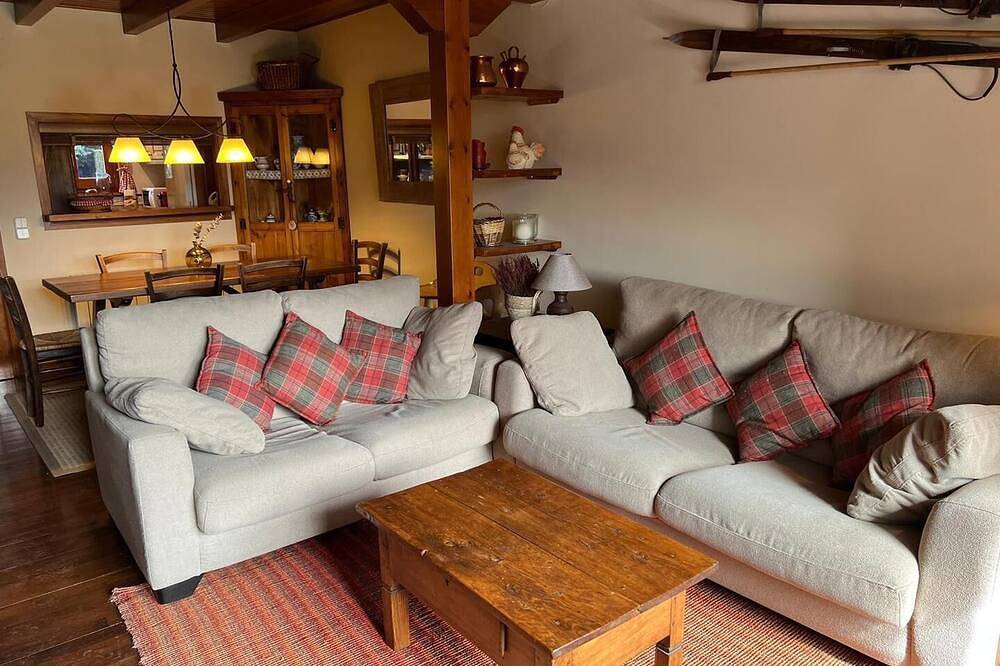Llivia Xll - Four Bedroom House, Sleeps 8 in Llívia, Cerdanya