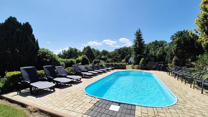 Gîte pour 4 personnes, avec vue et jardin ainsi que terrasse et piscine, animaux acceptés à Libín - 4
