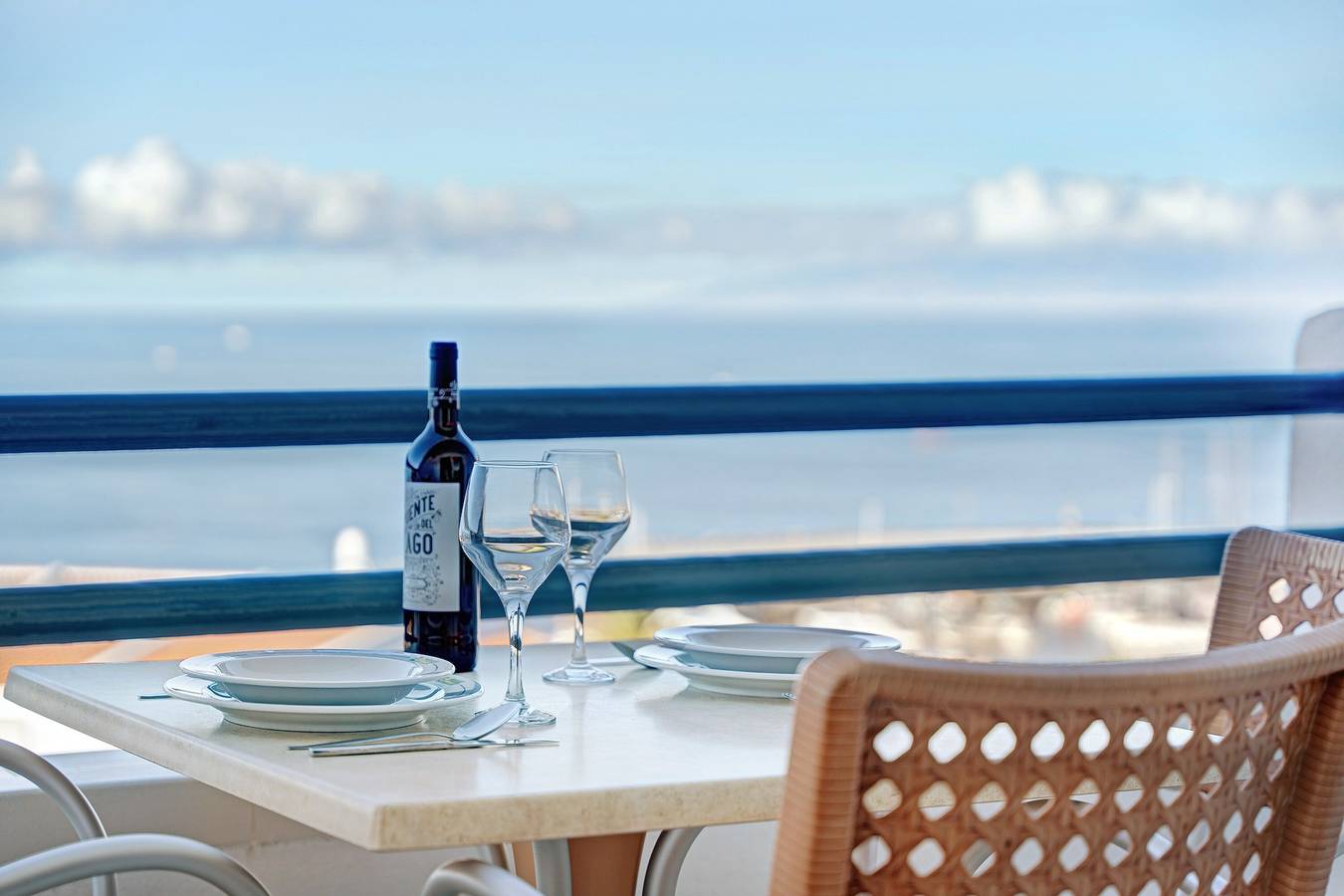 Appartamento intero, Casa vacanze "Over the Ocean" con vista mare, piscina condivisa e Wi-Fi in Playa Puerto Colon, Adeje