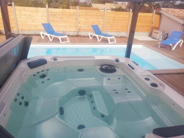 Location de vacances pour 10 personnes, avec bassin pour enfant et jardin ainsi que jacuzzi et piscine à Biganos - 2