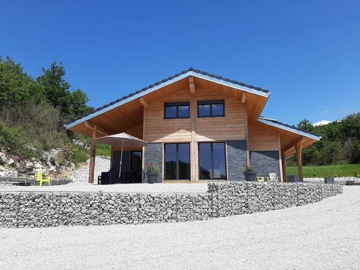 Gîte pour 10 personnes, avec Terrasse ainsi que Jardin et Vue à Montcusel
