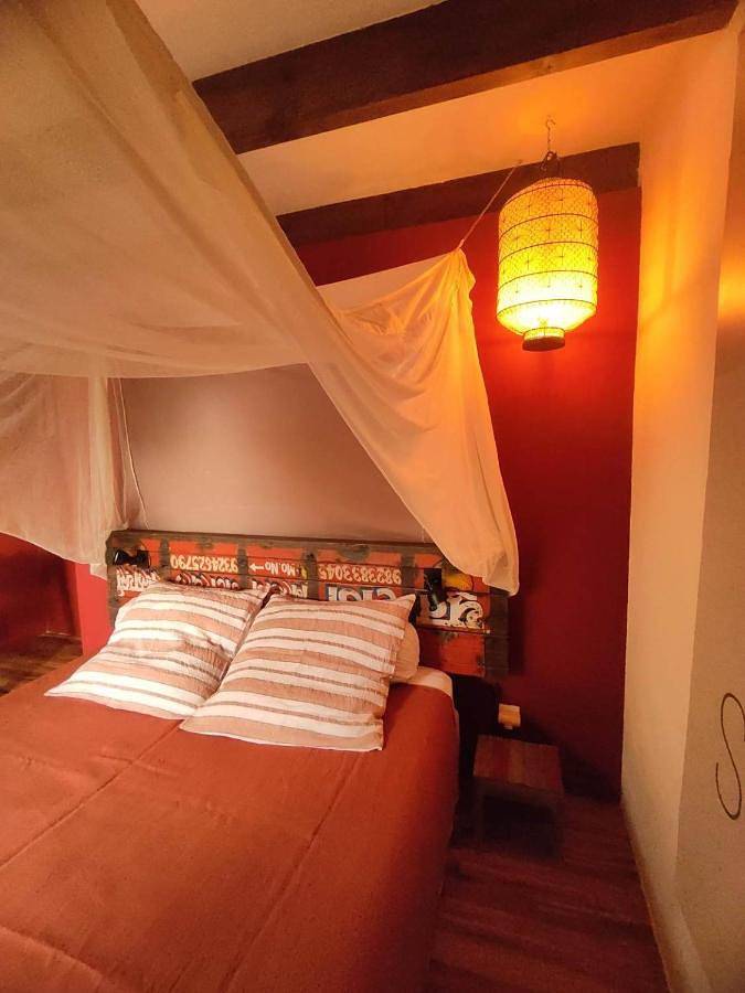 Gîte pour 4 personnes, avec jardin ainsi que piscine et terrasse dans Le Guillaume - 4