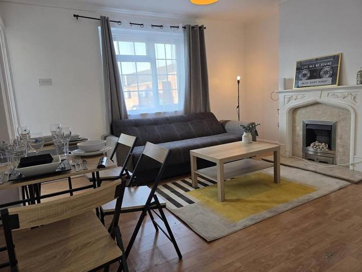 Holiday rental for 5 people, with Hot tub and Garden in Swindon
