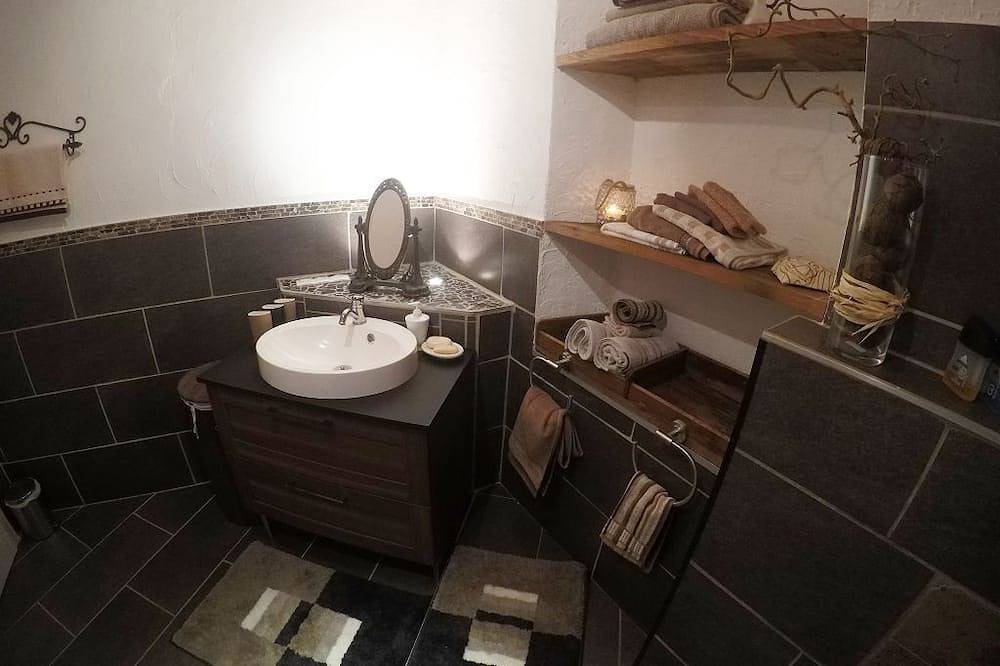 Ganze Wohnung, Modern und hochwertig ausgestattete 4-Sterne Ferienwohnung \" Blütentraum\" in Kirchenlamitz, Landkreis Wunsiedel im Fichtelgebirge