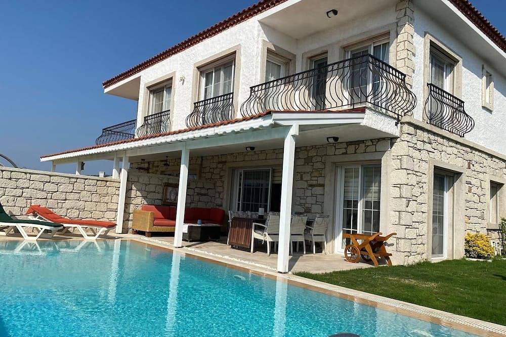 Ferienhaus De‘Lale Villa mit tollen Ausblick und Pool in Izmir Reisdere in Provinz Izmir