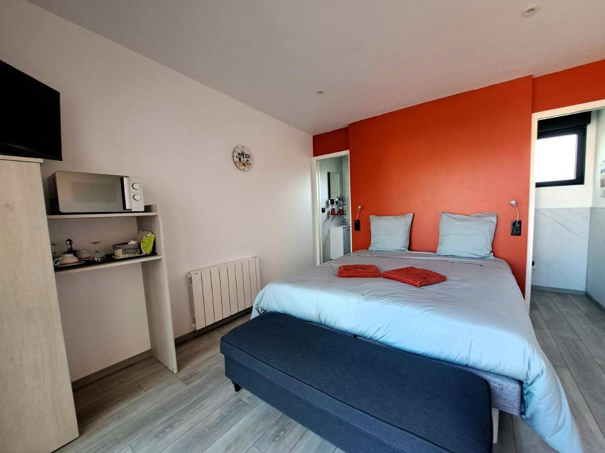 Chambre avec salle de bain privative et borne de recharge électrique T2 in Tourville-sur-Arques, Région de Dieppe