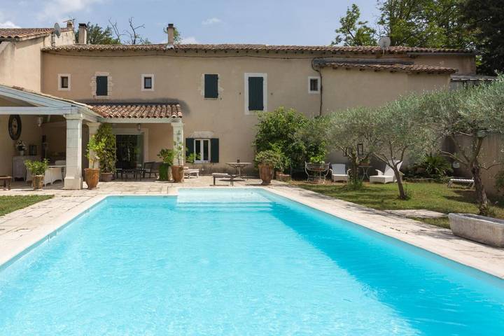 Maison de vacances pour 8 personnes, avec Terrasse et Jardin ainsi que Piscine et Vue à Le Pontet