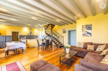 Gîte pour 12 Personnes dans Cluny, Région de Mâcon, Photo 2