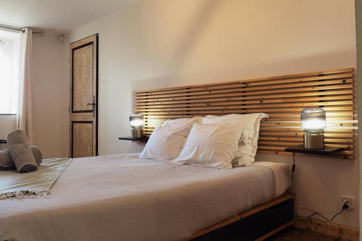 Chambre d’hôte pour 6 personnes, avec piscine et jardin, animaux acceptés dans le Cantal - 4