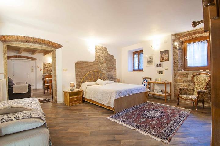 Appartamento intero, Dimora Laura - Romantico con stufa a legno in Sant'Ambrogio di Valpolicella, Provincia di Verona