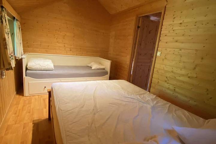 Big Cabin sleeps 2-9 people, open fire place, view of the Sognefjord in Sognefjord