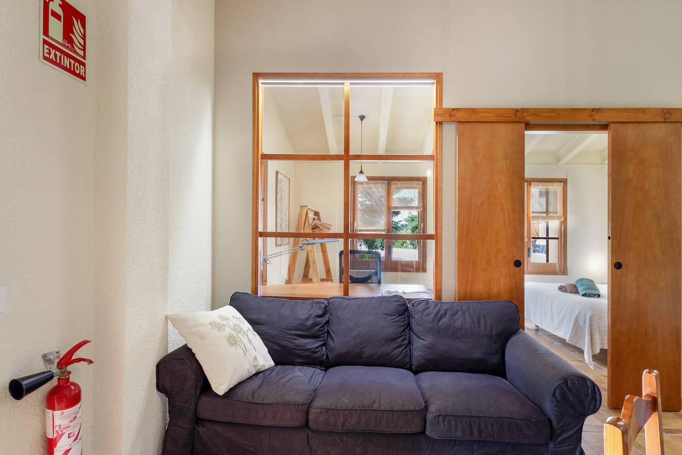 Casita de campo 'Casa Rural Amb Piscina I Jardí' con piscina privada, Wi-Fi y aire acondicionado in San Martín Sarroca, Interior de Barcelona