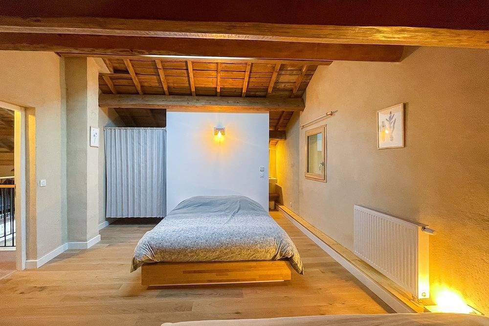 Very comfortable forest house - 7 bedrooms and 5 bathrooms in the heart of Ardèche verte in Saint-Barthélemy-Grozon, Tournon-sur-Rhône región