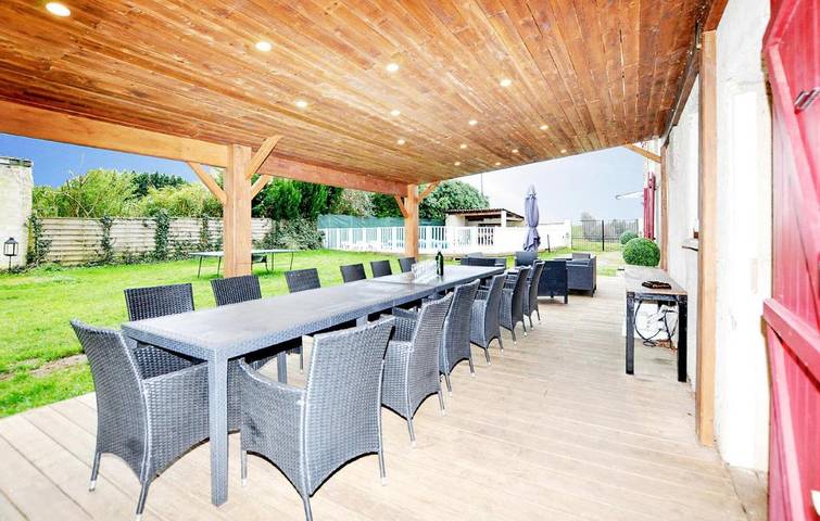 Location de vacances pour 14 personnes, avec terrasse et piscine, animaux acceptés dans Le Fraysse - 2