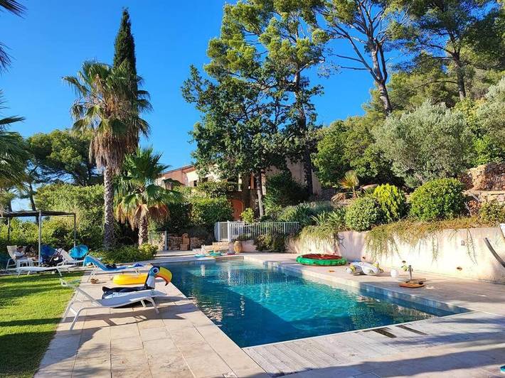 Villa pour 12 personnes, avec Balcon et Terrasse ainsi que Jardin et Piscine à Le Beausset