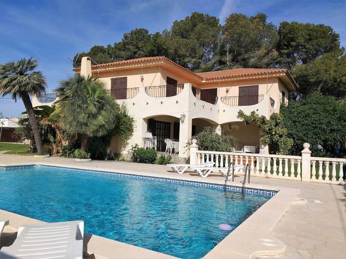 Location de vacances pour 12 personnes, avec jardin dans Les Tres Cales