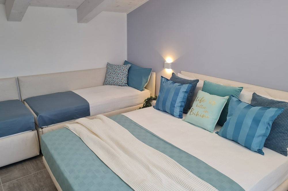 Single Cottage With Private Jacuzzi 80 Meters From The Beach in San Mauro Pascoli, Provincie Forlì-Cesena