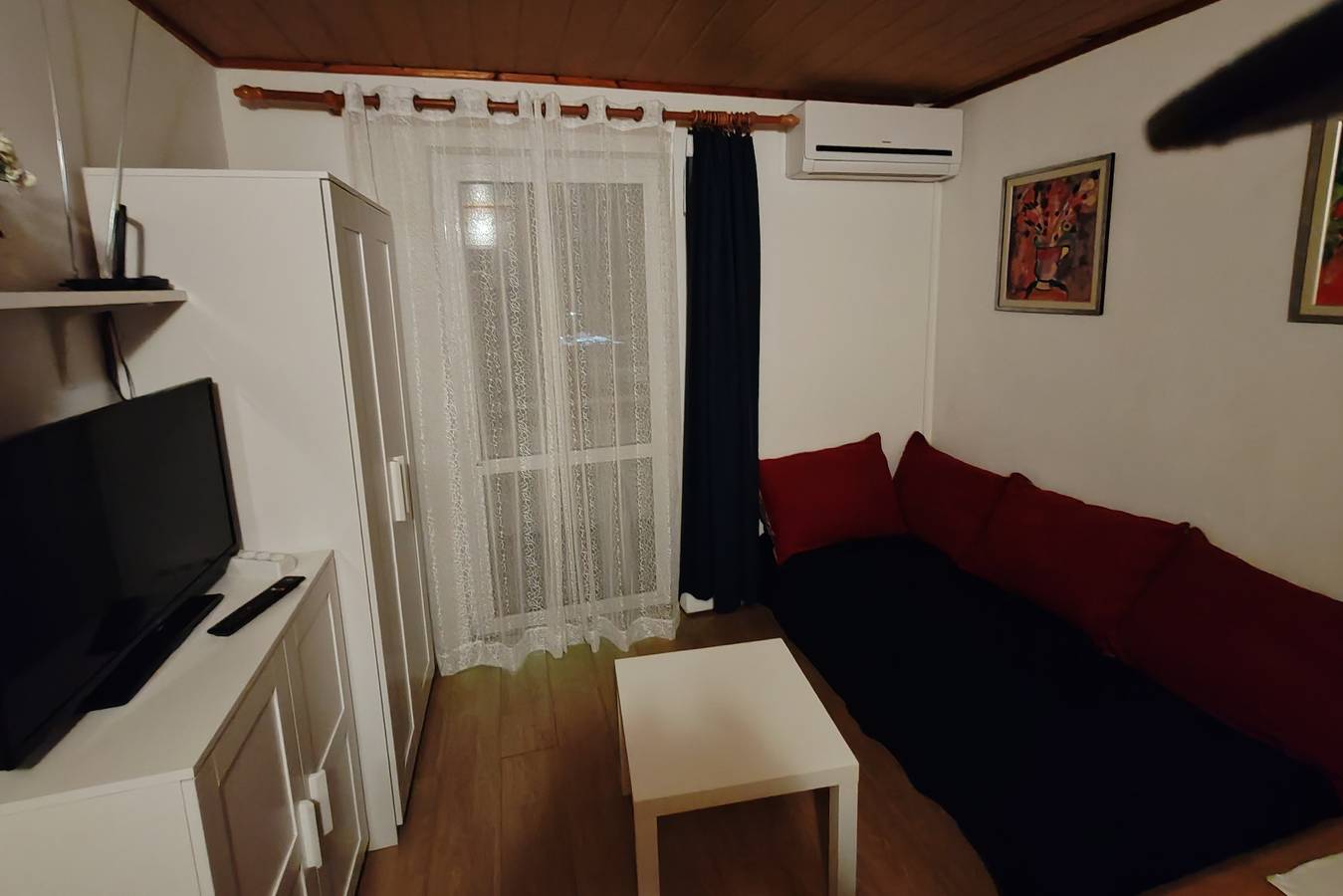 Ganze Wohnung, 2-Zimmer-Ferienwohnung mit Terrasse und Meerblick Banjol, Rab -c in Plaža Padova III, Banjol