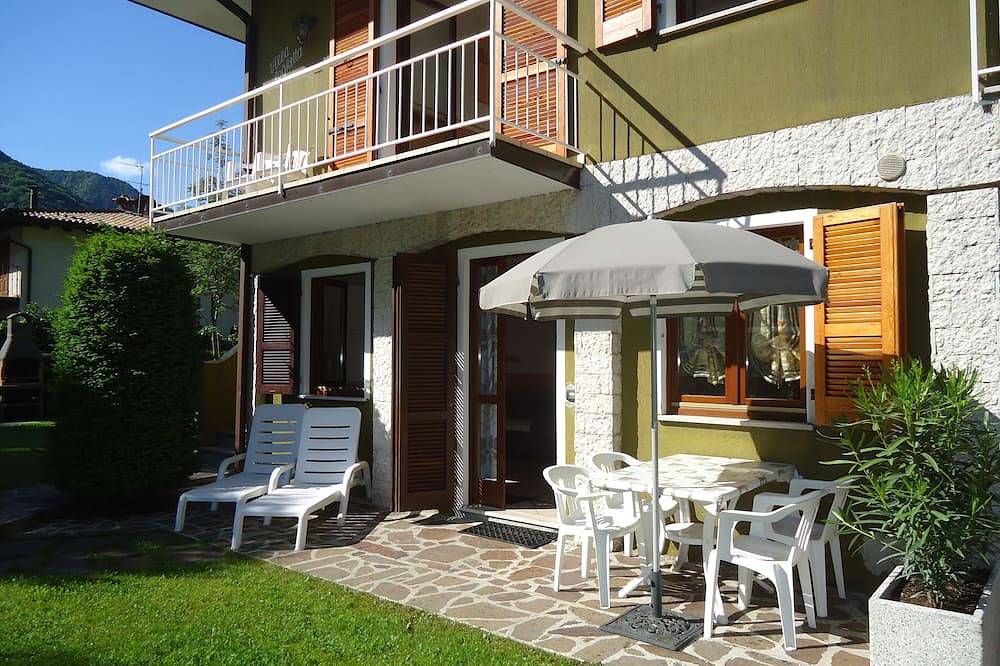 Ganze Wohnung, Direkt Am Strand/See, Fewo bis 4 Pers., Pool und Garten, Villa Soghetta Typ S2 in Idro, Gardasee-Berge