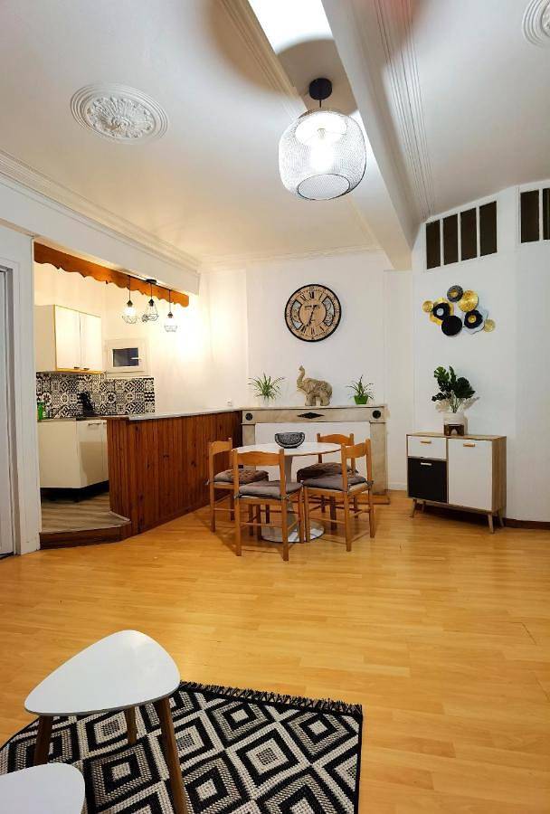 Appartement entier, One-Bedroom Apartment in Pau, Béarn