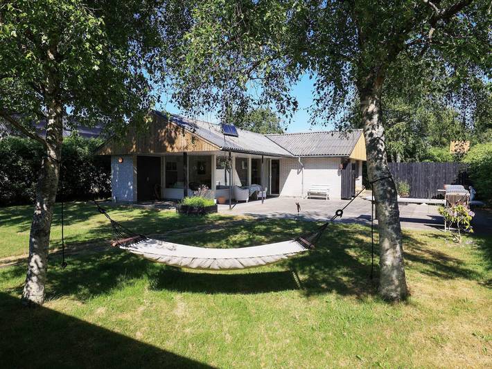 Feriehus for 6 personer, med hage og terrasse, barnevennlig i Ålbæk