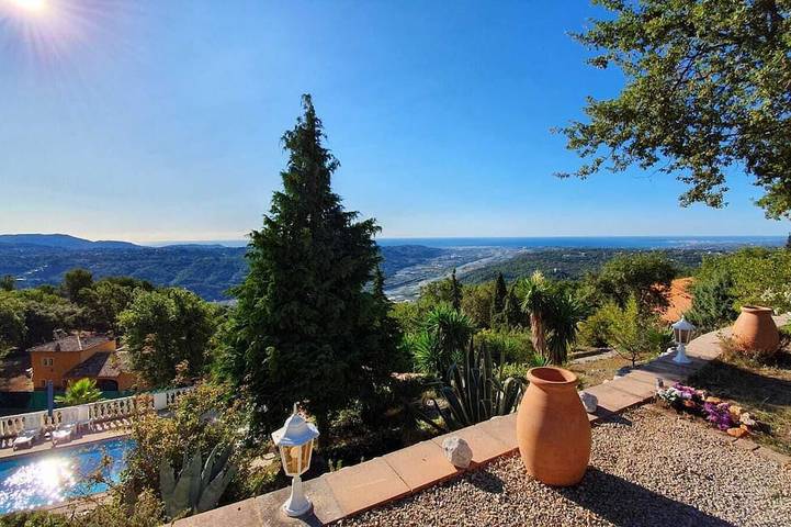Location de vacances pour 6 personnes, avec Balcon/Terrasse et Terrasse ainsi que Jardin et Piscine à Gattières