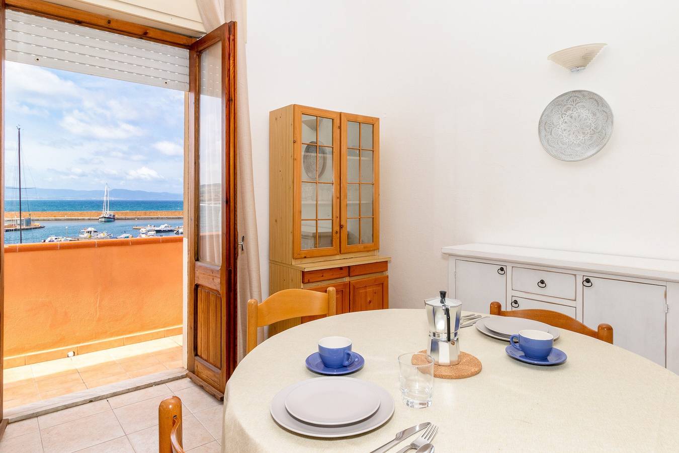 Ganze Wohnung, Apartment "Casa Spiaggia Molo 2" auf der Isola Rossa mit Meerblick und Balkon in Trinità d'Agultu e Vignola und Umgebung, Olbia-Tempio