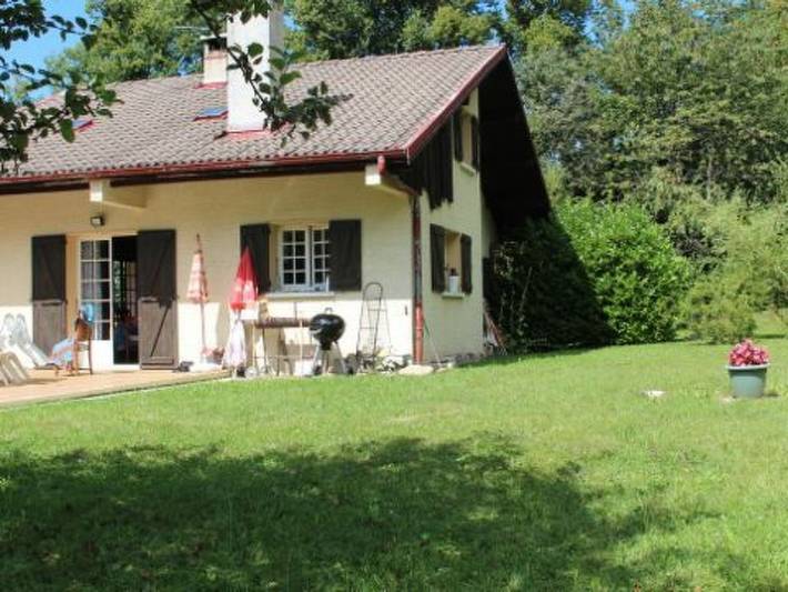 Location de vacances pour 6 personnes, avec Balcon et Jardin à Pugny-Chatenod