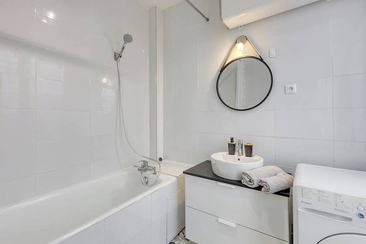 Appartement entier, T2 Cosy et calme au pied de la gare- lac & casino à 200 in Enghien-les-Bains, Val-d'Oise