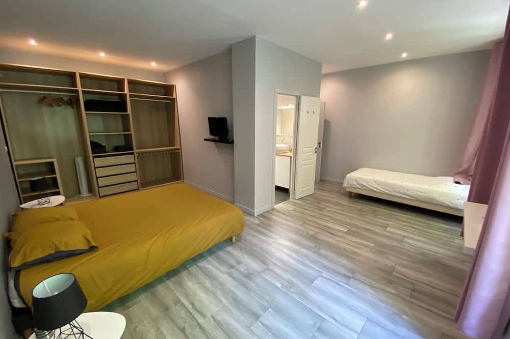 La Magnanerie 16 Personnes, Avec Piscine Privative in Bagnols-sur-Cèze, Region de Nimes