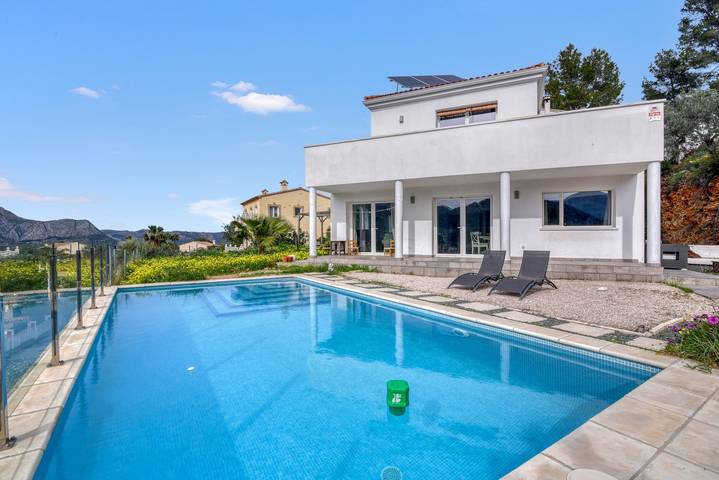 Location de vacances pour 8 personnes, avec jardin à Orba - 2