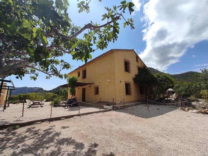 Casa rural para 4 personas, con piscina además de vistas y jardín, Se admiten mascotas en Blanca - 2
