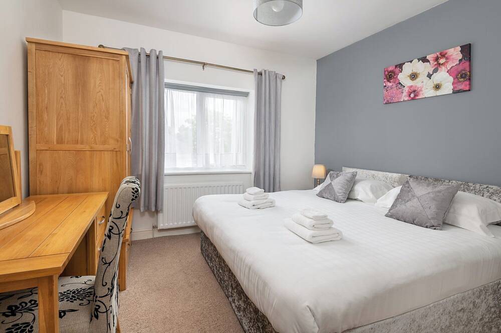 Four Oaks Cottage – Charming Family Stay with Hot Tub & Garden, Sleeps 8 in Cumbria