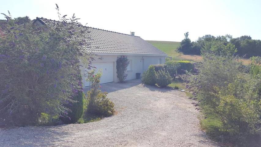 Gîte pour 2 personnes, avec Terrasse et Jardin ainsi que Piscine et Vue à Montfaucon (Doubs) - 2
