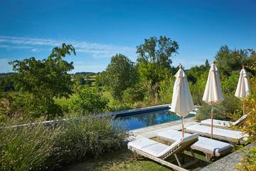 Location de vacances pour 12 personnes, avec terrasse et jardin à Verteillac