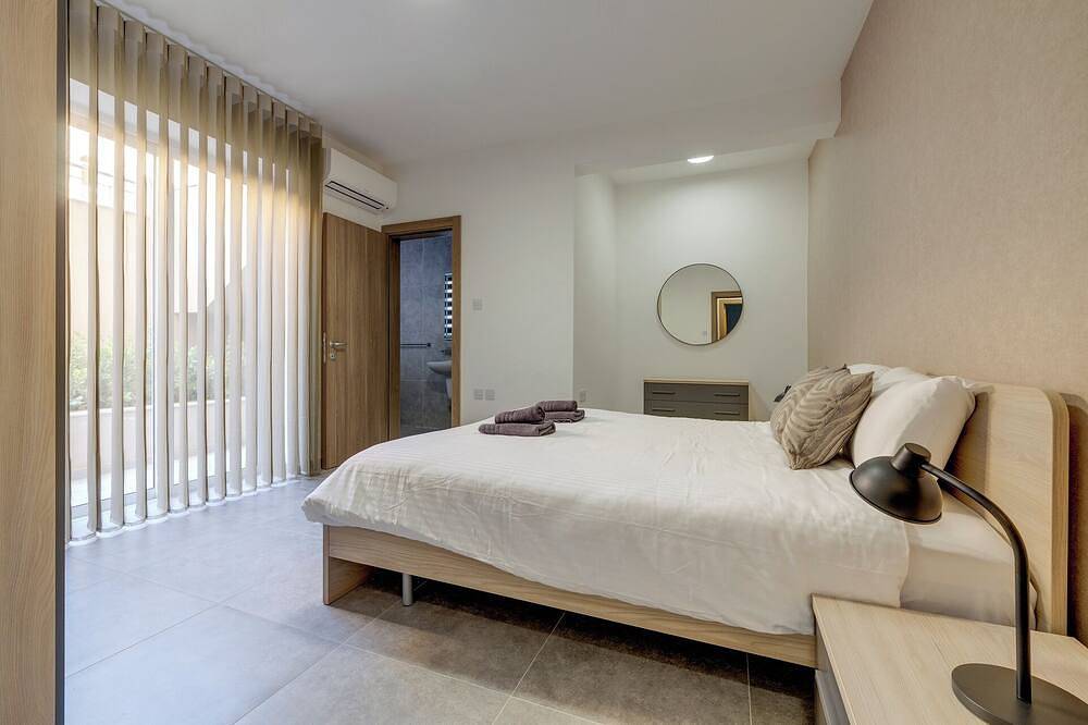 Appartamento intero, Urban Oasis, 3Br Duplex in a Prime Location in San Ġwann, Isola di Malta