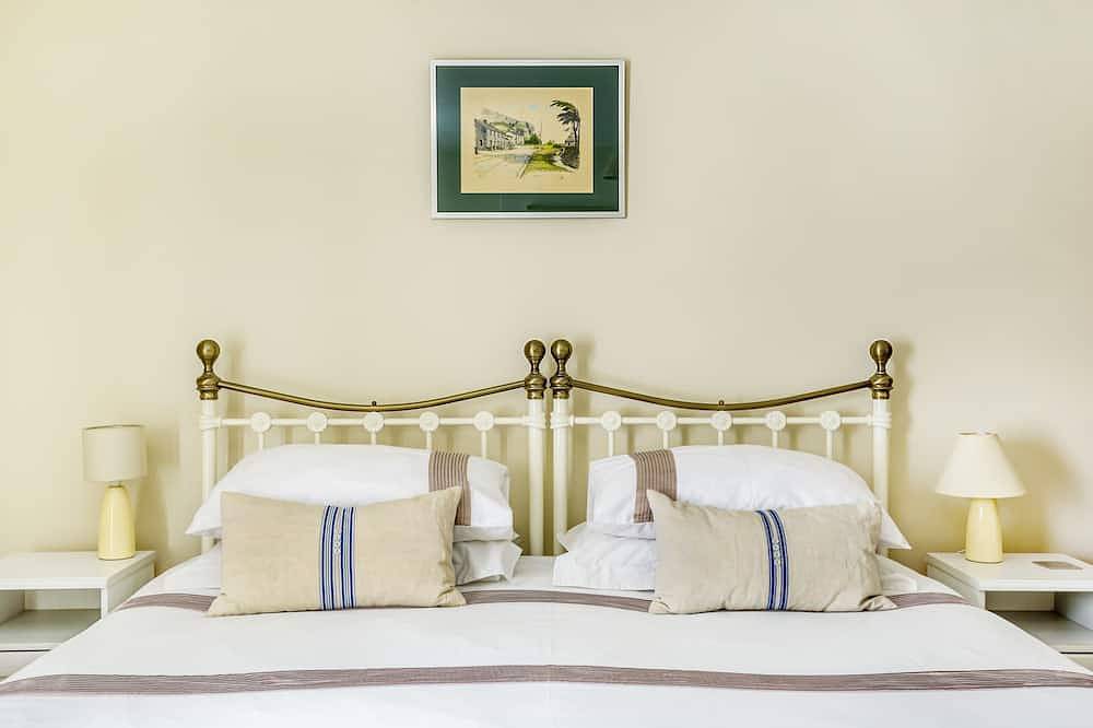 Rose Cottage - sleeps 4 guests  in 2 bedrooms in Burnham Market, Norfolk Coast