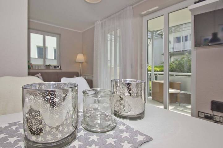 Ganze Wohnung, Zentrale FeWo mit Balkon, Schwimmbad- und Saunanutzung - Villa Buskam FeWo 22 - in Göhren, Rügen