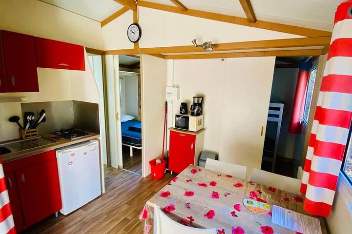 Chalet pour 4 personnes, avec Terrasse et Piscine à Camon